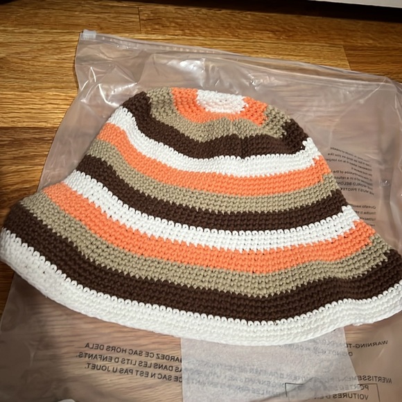 COLLUSION HAT - Picture 3 of 3